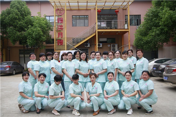 母婴服务中心团队合影